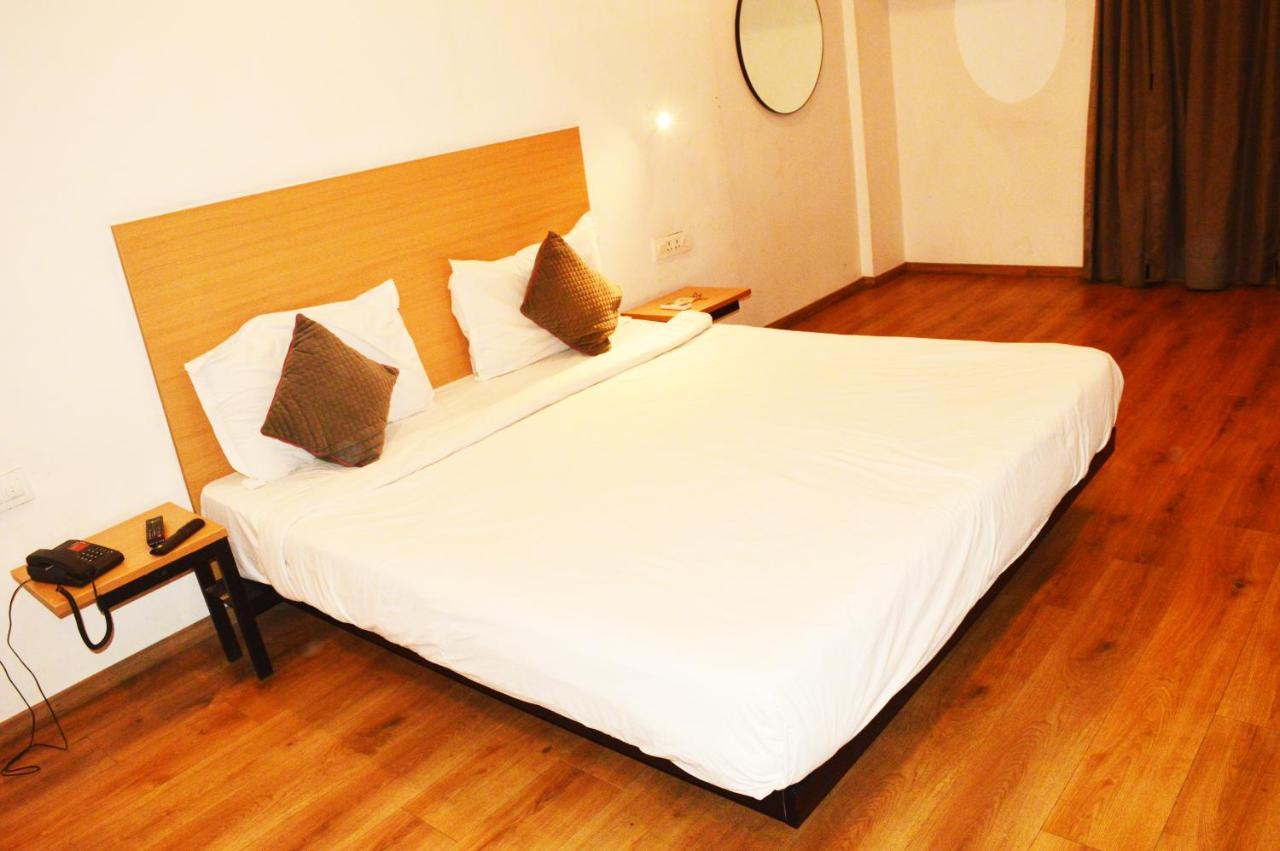 Hotel Orient Avenue Nagpur Buitenkant foto