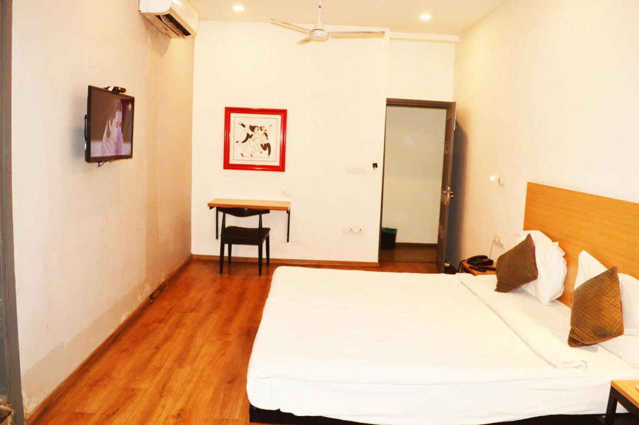 Hotel Orient Avenue Nagpur Buitenkant foto